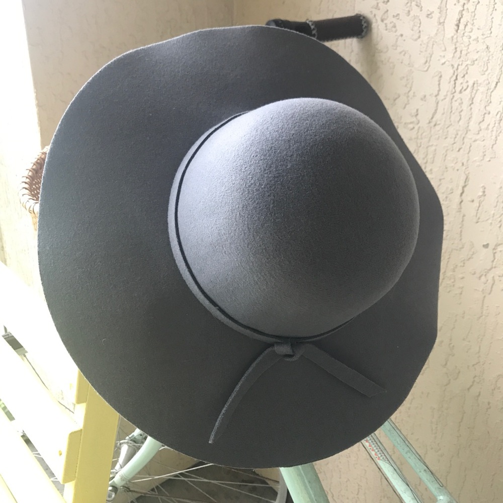 Grey hat